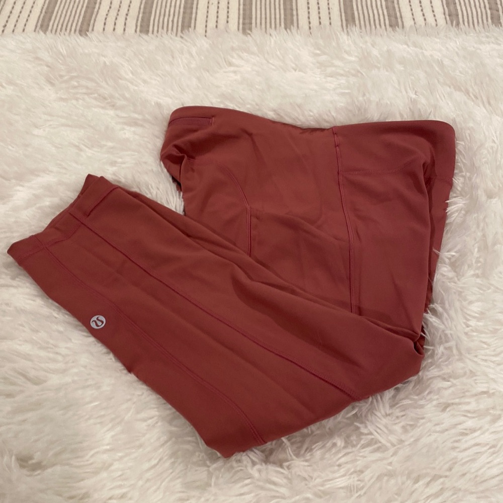 Lululemon capri pants size 6